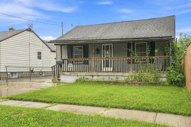 Detached at 4 Hilda Street, St. Catharines, ON L2S 1Z8