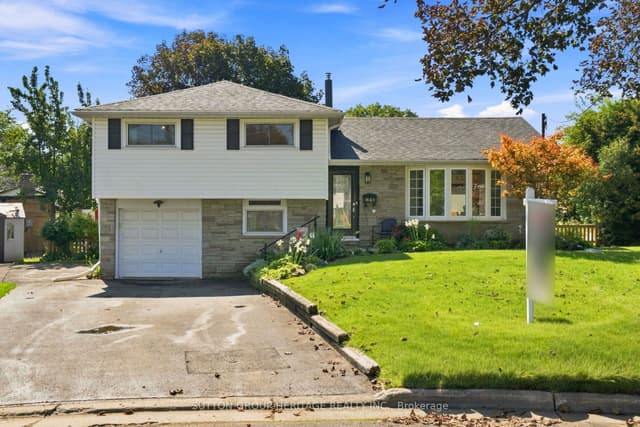 Detached at 843 Carnation Court, Oshawa, ON L1H 2H6