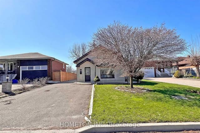 Detached at 95 Yongehurst Road, Richmond Hill, ON L4C 3T3