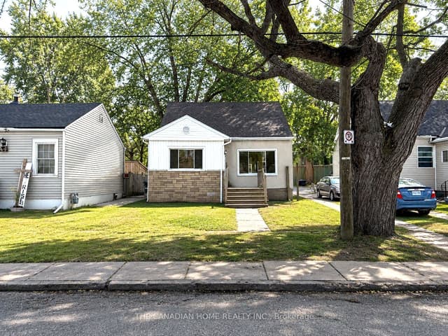 Detached at 42 Union Street, St. Catharines, ON L2S 2R2