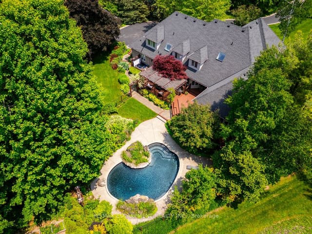 Detached at 27 Blackberry Place, Hamilton, ON L0R 1H2
