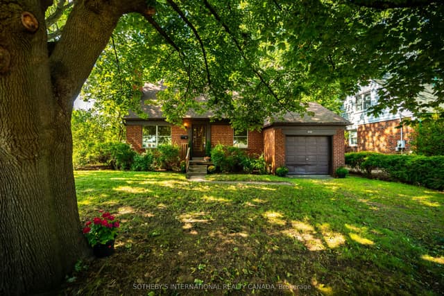 Detached at 2050 Russett Road, Mississauga, ON L4Y 1B9