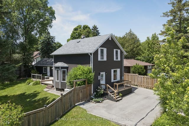 Detached at 72 Vincent Street, Newmarket, ON L3Y 4G5
