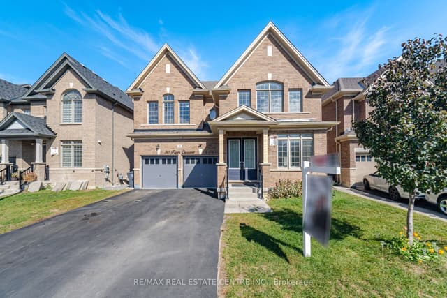 Detached at 30 Tiger Crescent, Brampton, ON L6R 4C1
