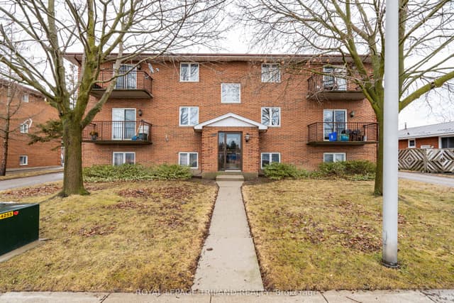 Multiplex at 221 Highview Drive, St. Thomas, ON N5R 5H6