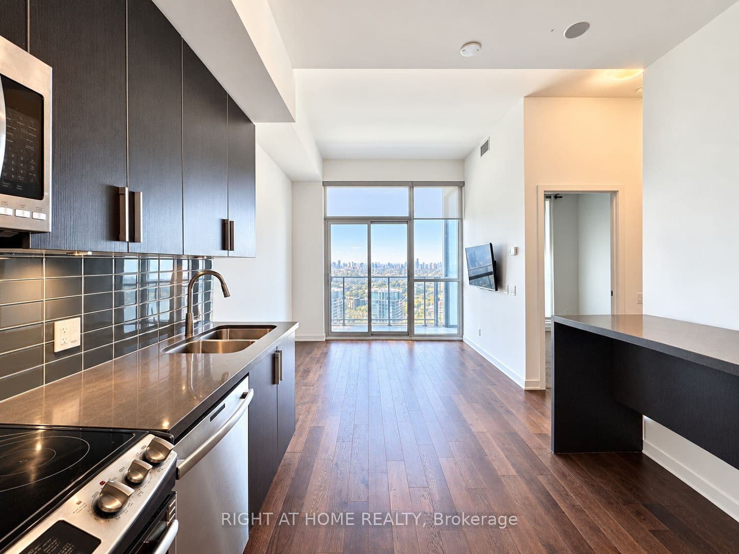 Suite LPH06 · Penthouse, Unit LPH06 · 2200 Lake Shore Blvd W
