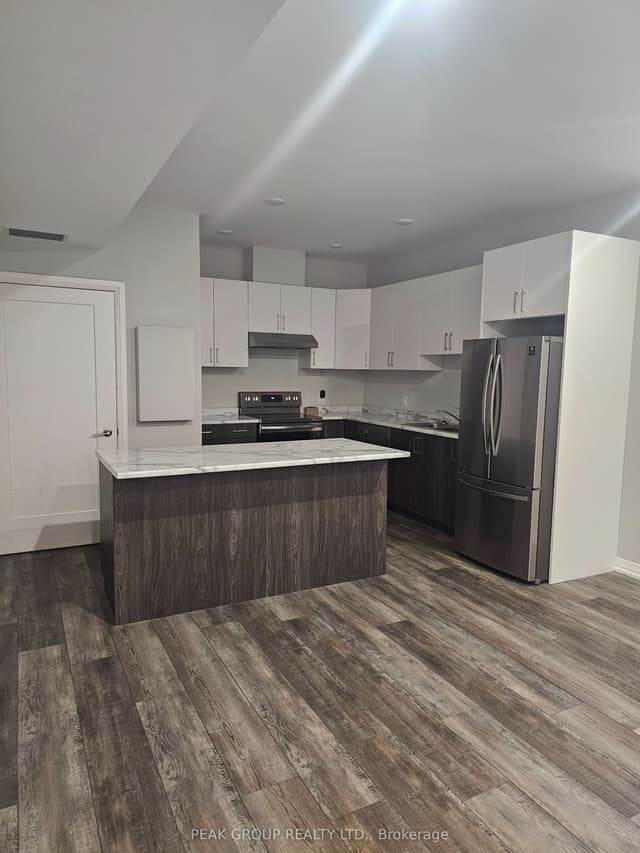 Detached at 5932 Dorchester Road W, Niagara Falls, ON L2G 5S9
