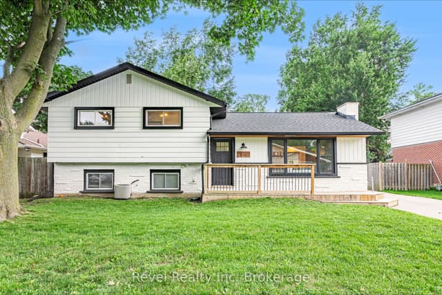 Detached at 811 Hughson Street, Woodstock, ON N4S 4P8