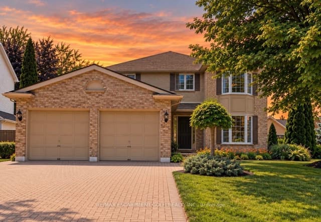 Detached at 12 Harvest Oak Drive, Welland, ON L3C 6Z1