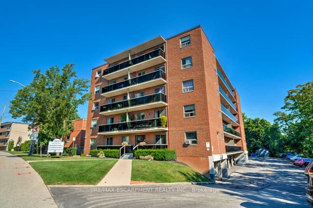 Condo Apartment at 2373 King Street E 17, Hamilton, ON L8K 1X9