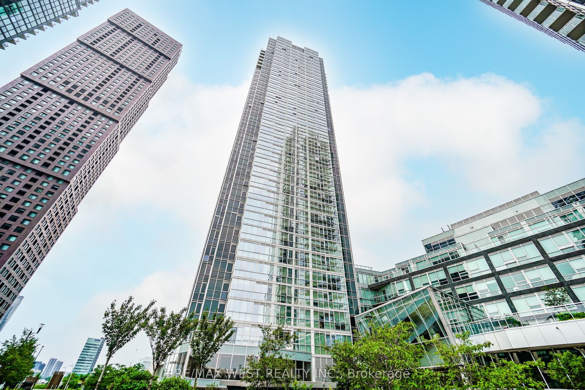 Suite 3307 · Floor 33, Unit 3307 · 2916 Highway 7 Rd