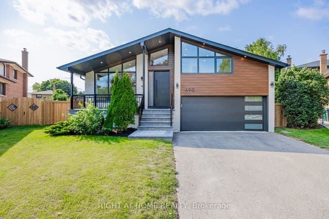 Detached at 690 Hillman Crescent, Mississauga, ON L4Y 2H9