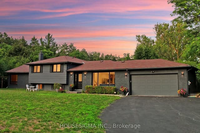 Detached at 14639 Leslie Street, Aurora, ON L4G 7C6