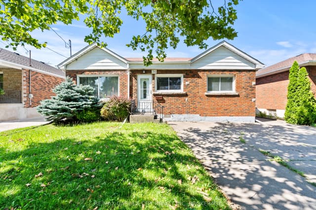 Detached at 36 Rose Avenue, Thorold, ON L2V 3C6