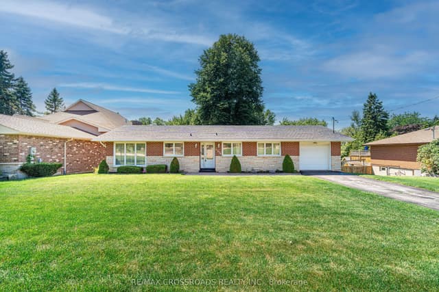Detached at 166 Elizabeth Crescent N, Whitby, ON L1N 3R7
