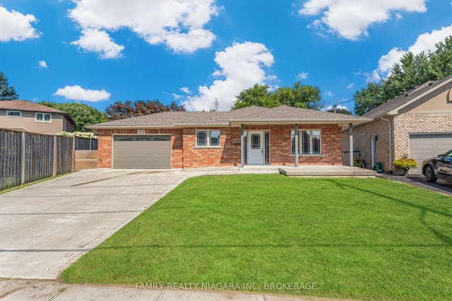 Detached at 2715 Portage Road, Niagara Falls, ON L2J 2J4