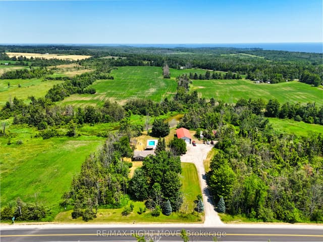 Detached at 114 11th Line S, Oro-Medonte, ON L0L 1T0