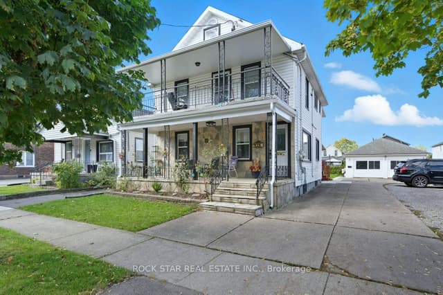 Triplex at 111 McAlpine Avenue S, Welland, ON L3B 1T7
