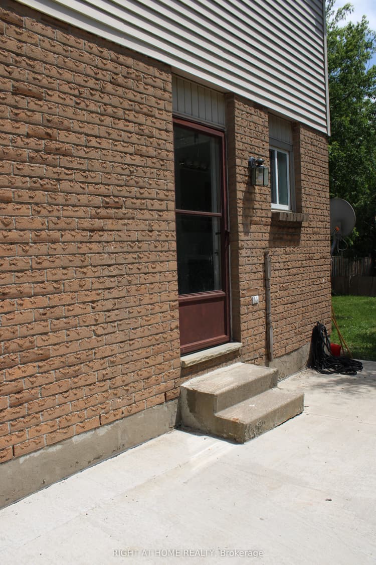168 Golfdale Crescent