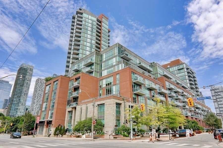 Suite S 828, Unit S 828 · 112 George St