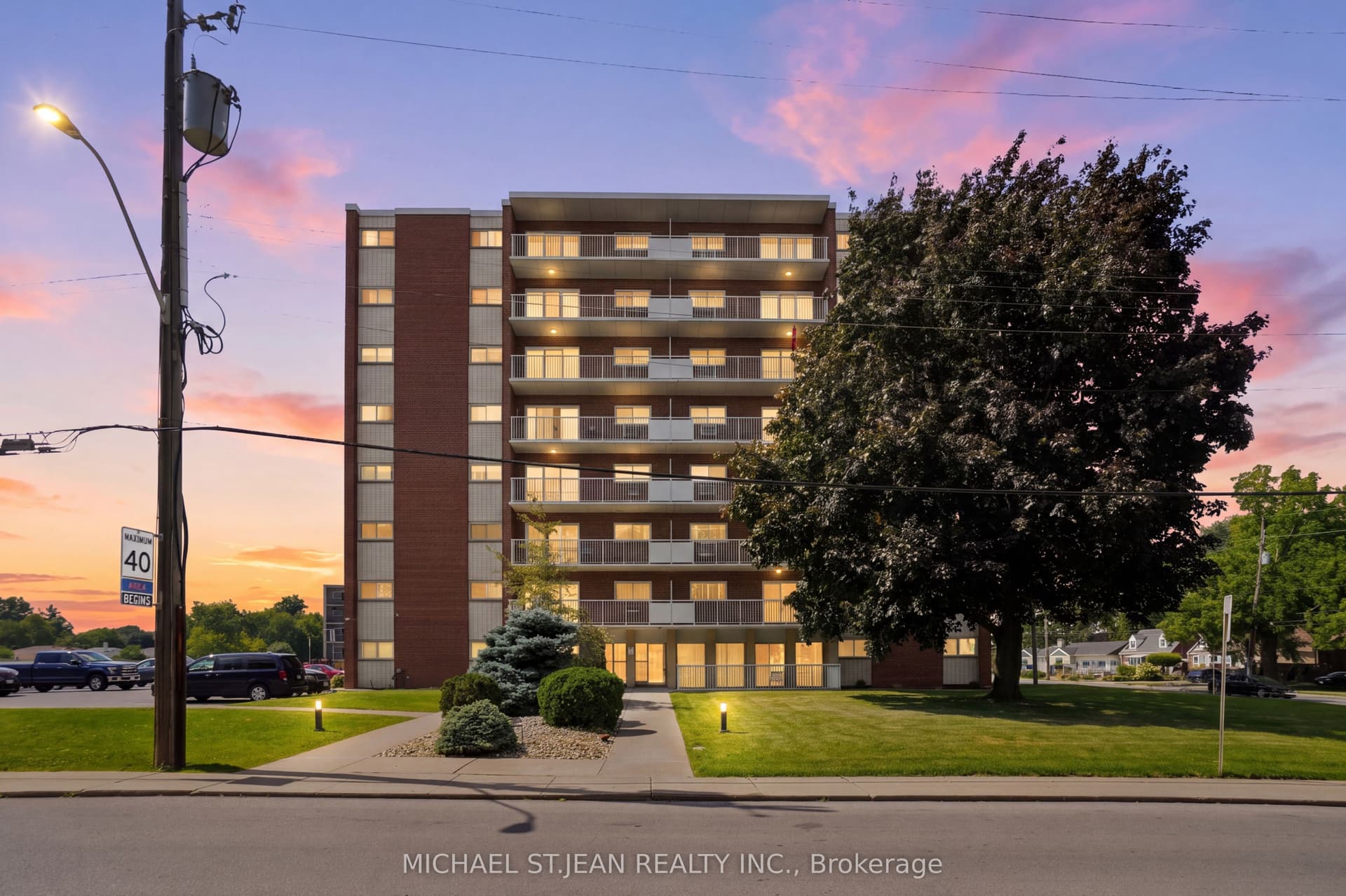 208-8 Woodman Dr