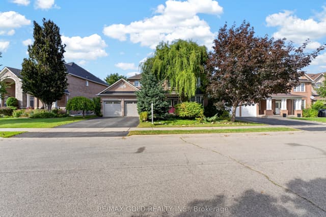 Detached at 40 Maldives Crescent, Brampton, ON L6P 1L3
