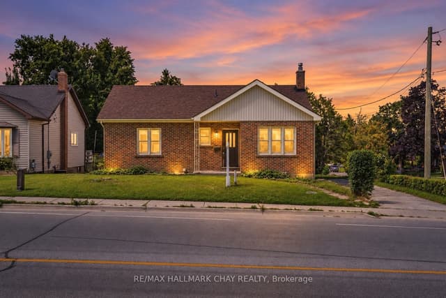 Detached at 174 St Vincent Street, Barrie, ON L4M 3Z2