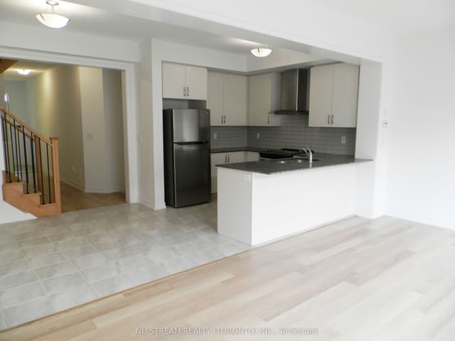 Att/Row/Townhouse at 208 Harding Park Street, Newmarket, ON L3Y 0E3