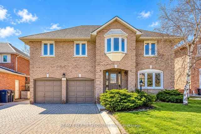 Detached at 102 Sunforest Drive, Brampton, ON L6Z 4B2