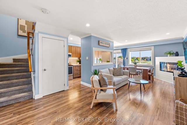 Att/Row/Townhouse at 25 Mainprize Crescent, East Gwillimbury, ON L0G 1M0
