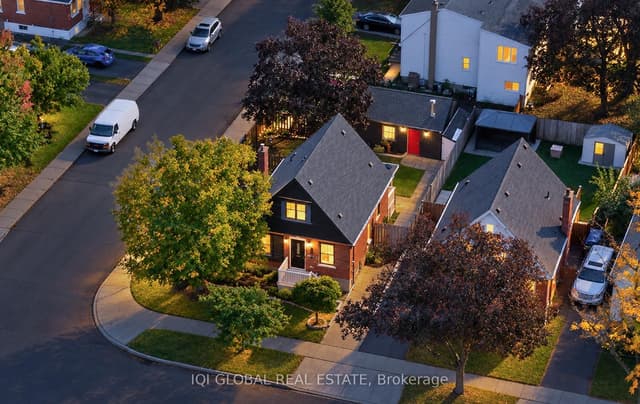 Detached at 504 E Brucedale Avenue E, Hamilton, ON L8V 1P2