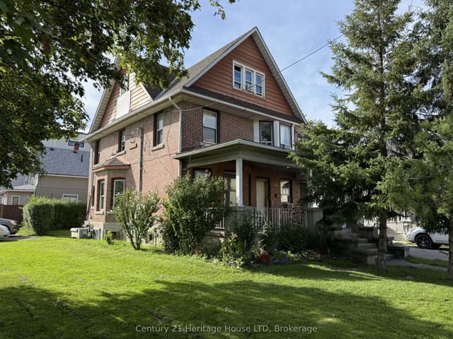 Triplex at 31 Pine Street N, Thorold, ON L2V 2P1