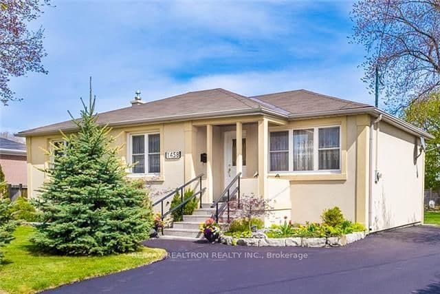 Detached at 1458 Bridge Road, Oakville, ON L6L 2E1