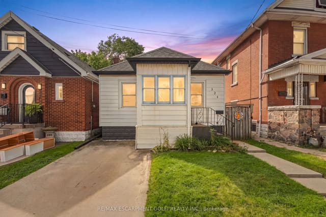 Detached at 524 Roxborough Avenue, Hamilton, ON L8H 1R4
