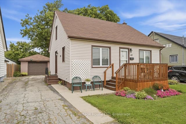 Detached at 42 Lincoln Street, Welland, ON L3C 5J1
