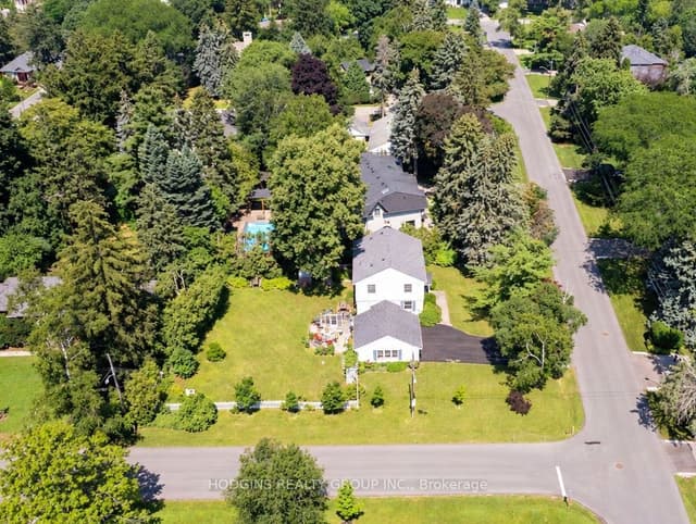 Detached at 1558 Broadmoor Avenue, Mississauga, ON L5G 3V1