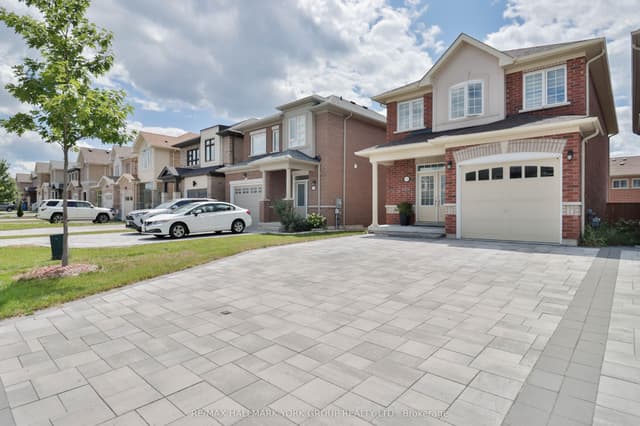 Detached at 434 Ritas Avenue, Newmarket, ON L3X 2N1