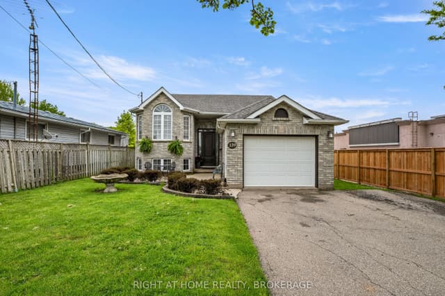 Detached at 139 Quaker Road, Welland, ON L3C 3G3