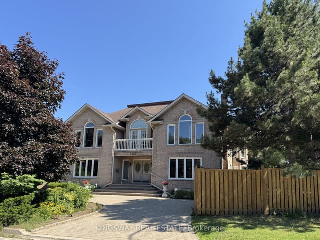 Detached at 4040 Lookout Court, Mississauga, ON L4W 4E9