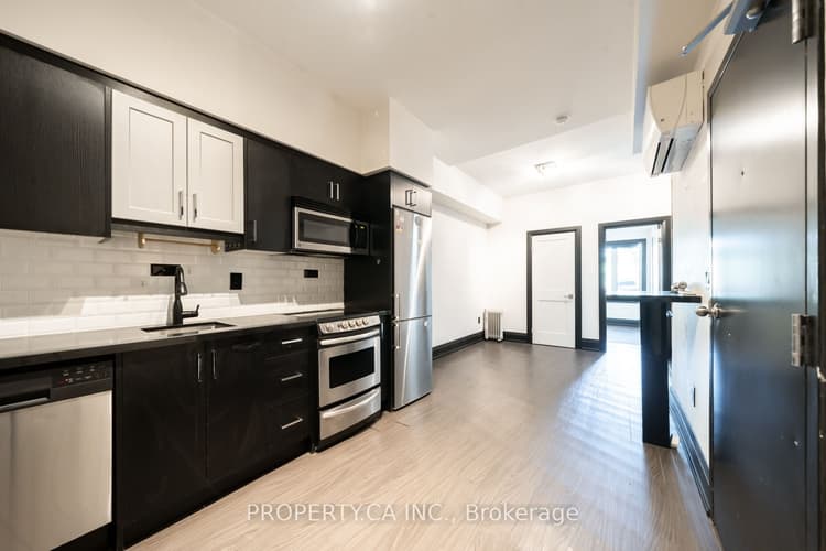 960 Queen Street