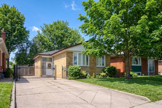 Detached at 12 Leavenworth Crescent, Toronto, ON M9C 1T4, Toronto W08