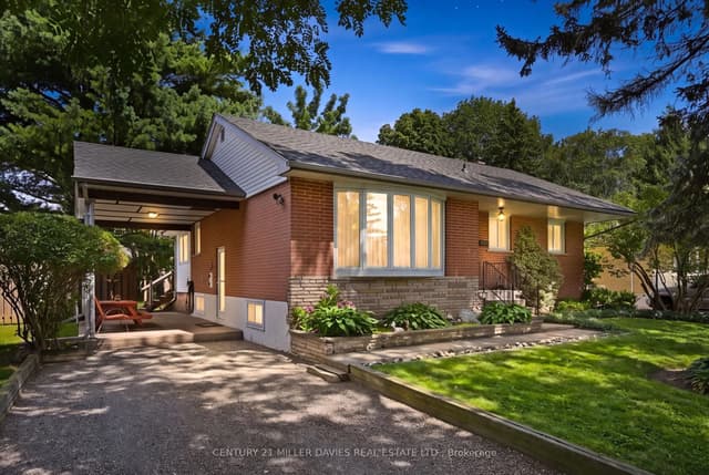 Detached at 237 Mohawk Road, Oakville, ON L6L 2Z1