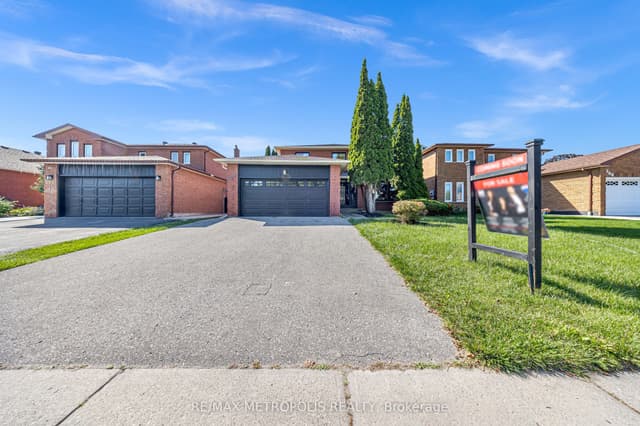 Detached at 296 Thornton Road N, Oshawa, ON L1J 6T7