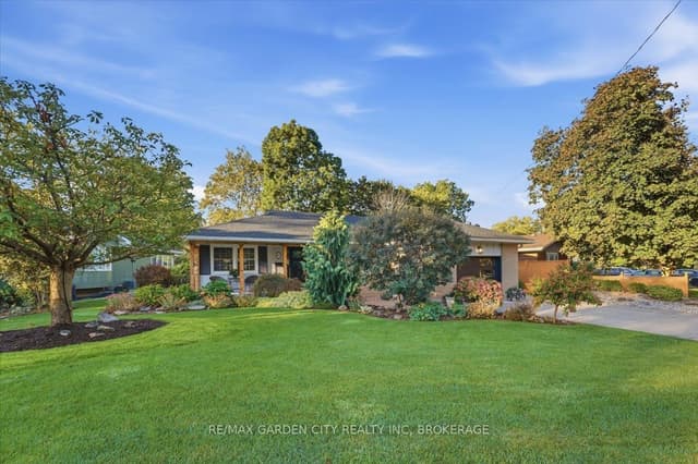 Detached at 98 Village Road, St. Catharines, ON L2T 3C1