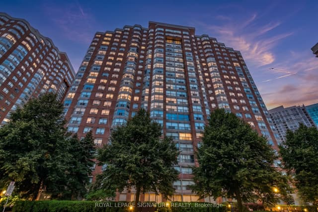 Condo Apartment at 325 Webb Drive 707, Mississauga, ON L5B 3Z9