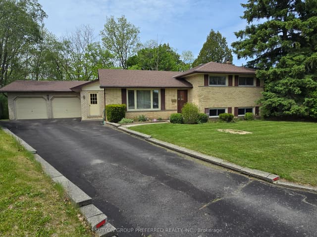 Detached at 17 Agincourt Place, London South, ON N5Z 4E8