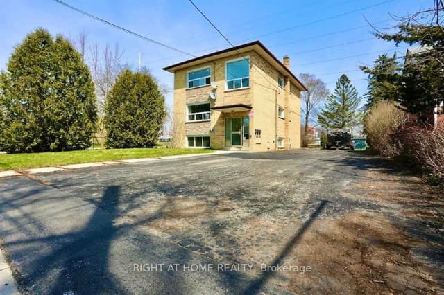 Triplex at 394 Thiel Street, London East, ON N5W 4P8