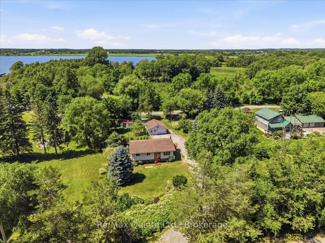 Detached at 50 County Road 18, Prince Edward County, ON K0K 1P0