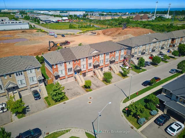 Att/Row/Townhouse at 41 Edenrock Drive, Hamilton, ON L8E 0G6