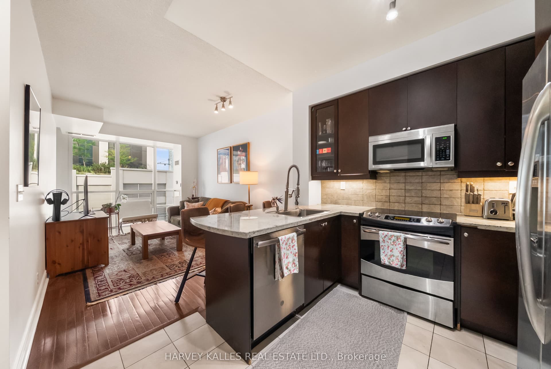 Suite 602 · Floor 6, Unit 602 · 1910 Lake Shore Blvd W